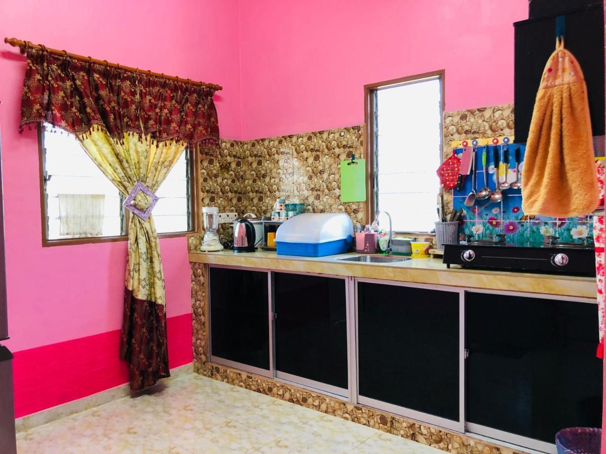 Homestay Tok Abah Dalam Rhu Pasir Puteh Ngoại thất bức ảnh